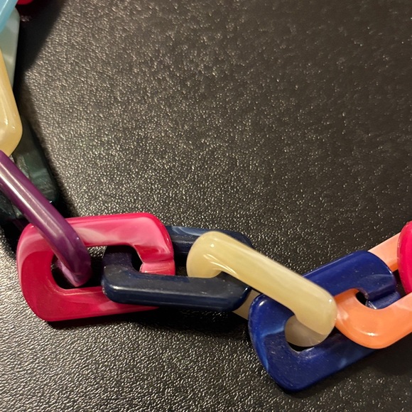 Colorful Resin Chain Link Necklace - Picture 4 of 11